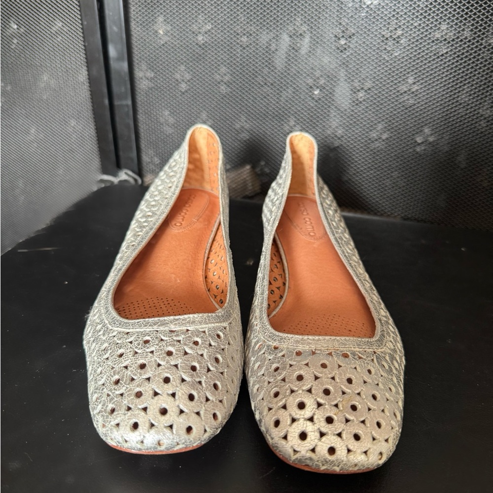 Corso Como Women’s Silver Cutout Flats Size 7